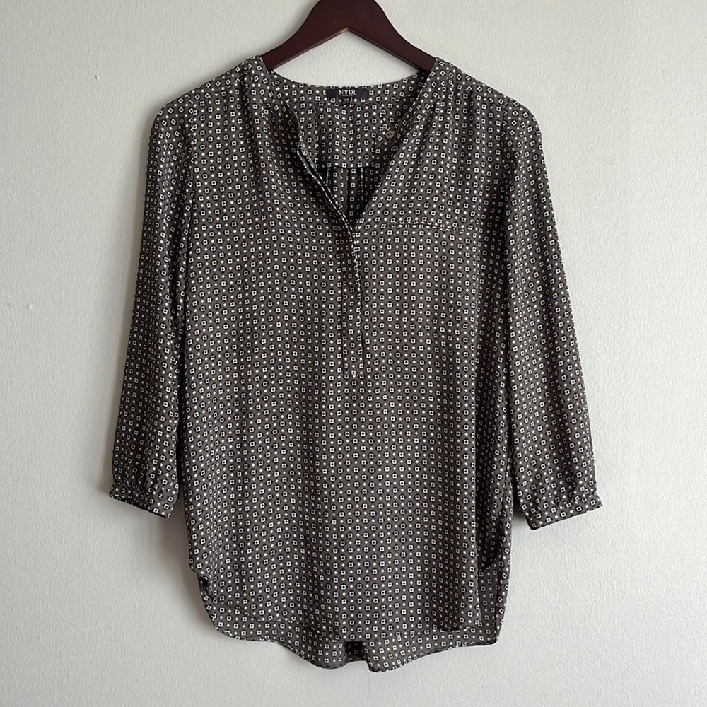 NYDJ three-quarter sleeve split collar peasant top XS